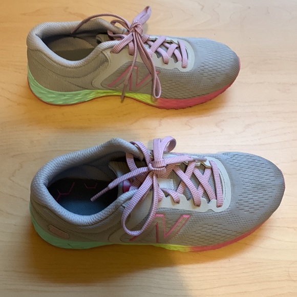 New Balance Girls Sneakers - Picture 5 of 7